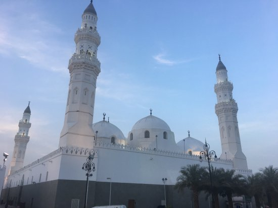 Прибытие Посланника Аллаха ﷺ в Медину и строительство мечети в Куба