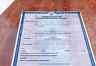 Расторгается ли брак из-за оставления намаза одним из супругов.